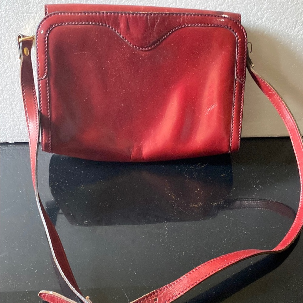 Vibrant Red Leather Crossbody Bag with Shiny Finish